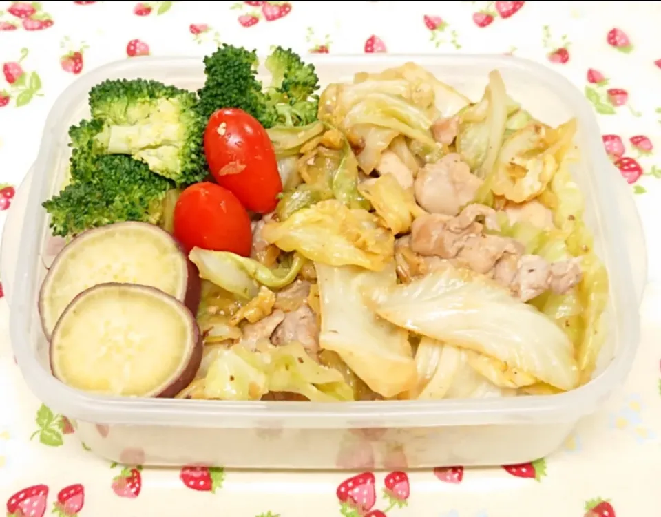 鶏キャベツの味噌炒めのっけ弁当❤️|みちゅあしさん