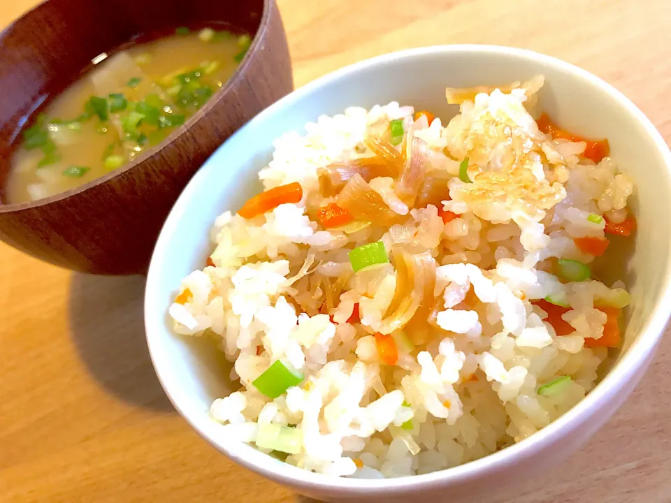 帆立の炊き込みご飯、大根のお味噌汁|harukaさん