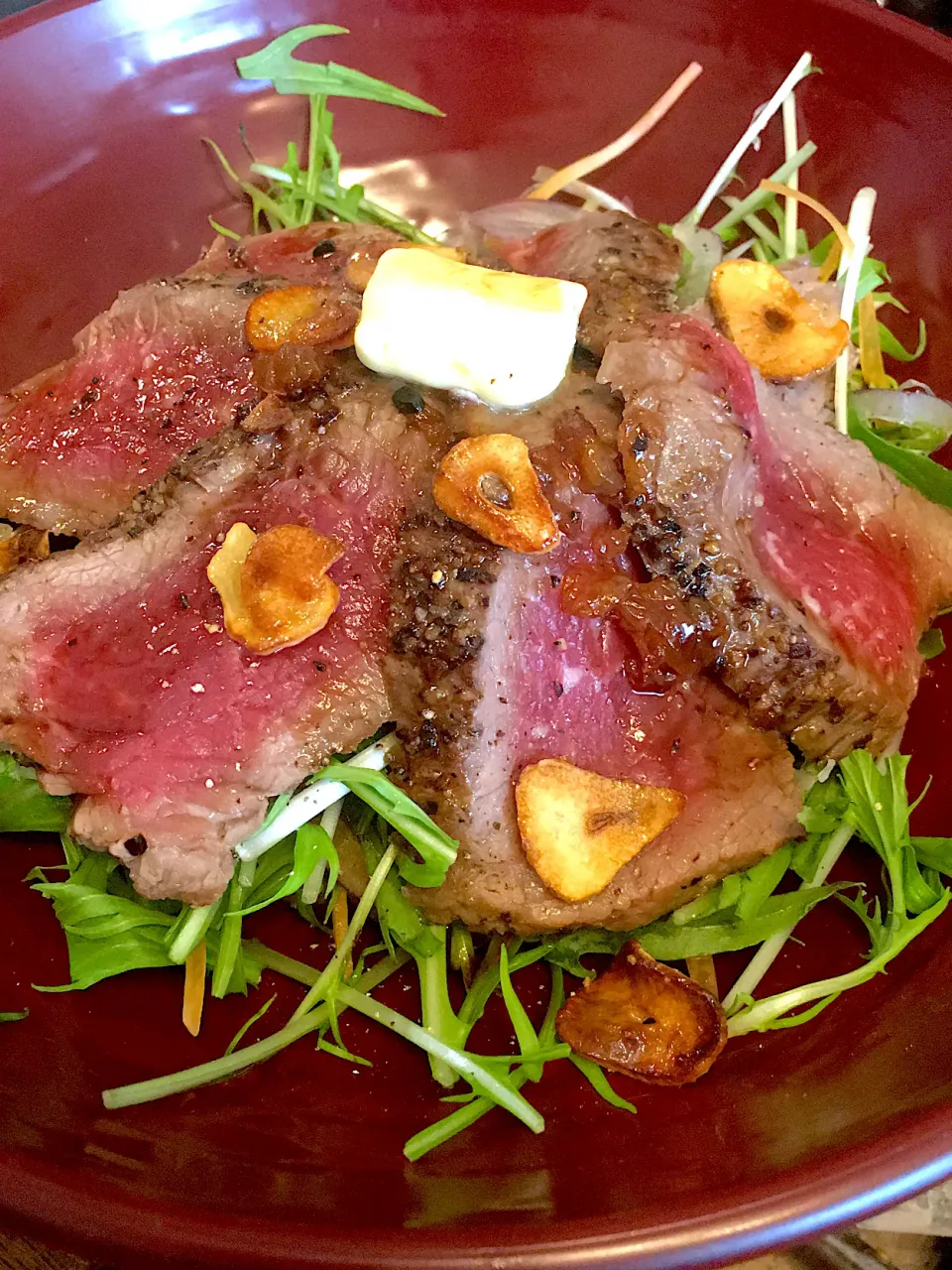 ステーキ丼♪ 麦ご飯80g なので見えません😅|かっぴーさん