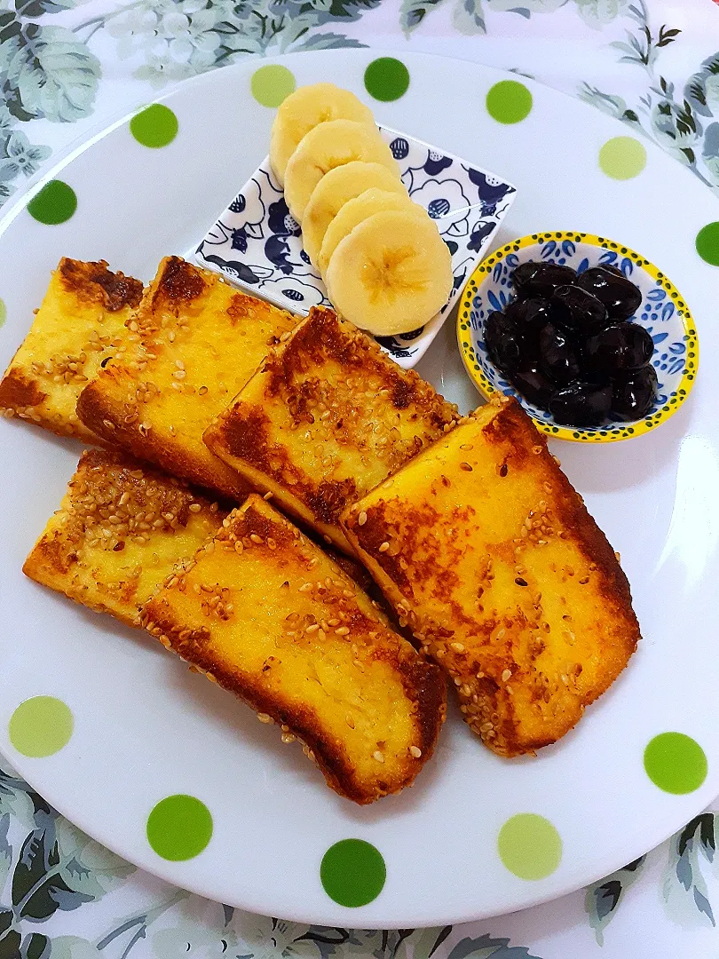 Snapdishの料理写真:🔷生クリーム入りでrich胡麻フレンチトースト🔷甘さ控えめブランチにも🍴🍞パン耳です|@きなこさん