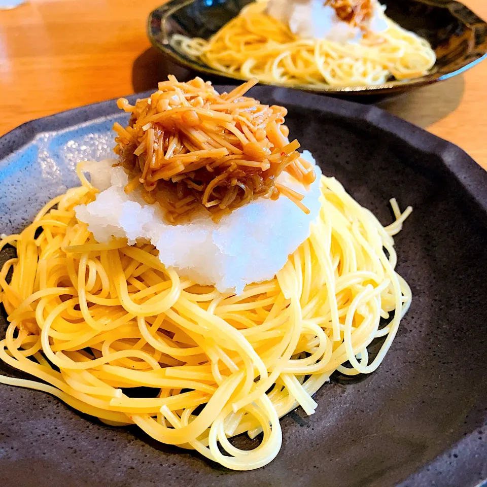 Snapdishの料理写真:なめ茸おろしパスタ🍄なめ茸手作り✨パスタ←茹で後にバター醤油炒め|いちごさん