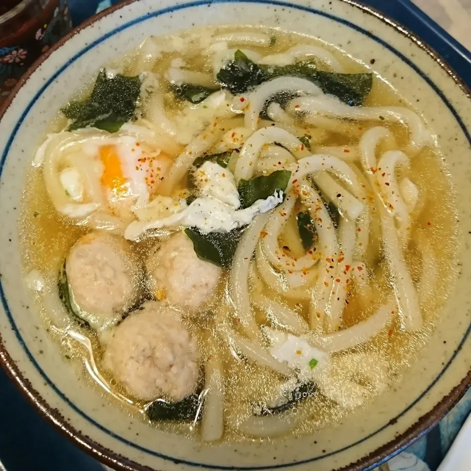 Snapdishの料理写真:お昼は温かいうどん🍜|しまだ ちえこさん