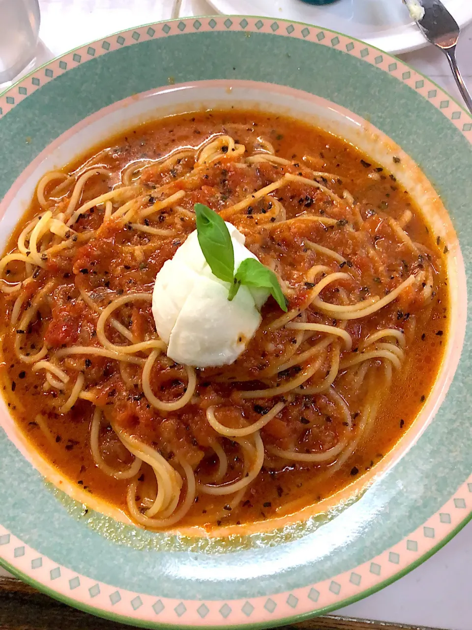 Snapdishの料理写真:トマト　モッツァレアパスタ|渡邉 景介さん