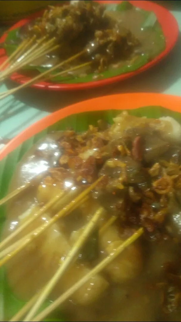 Sate Padang Ajo Buyuang Sero Bana di tambah dengan keripik balado|ayank Lengokさん