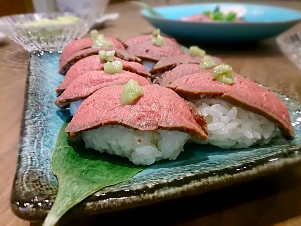 昆布締め鹿肉のたたき握り|古尾谷りかこさん