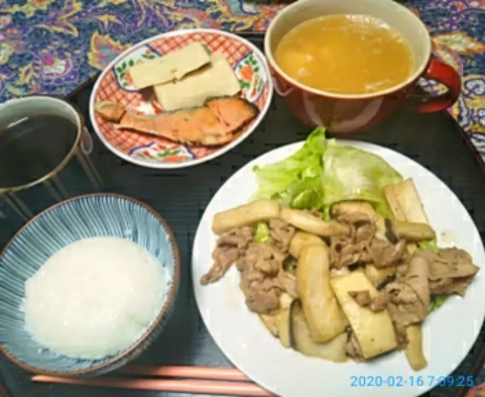 よねばーばの朝ごはん
エリンギと豚肉の炒め物|yoneばーばさん