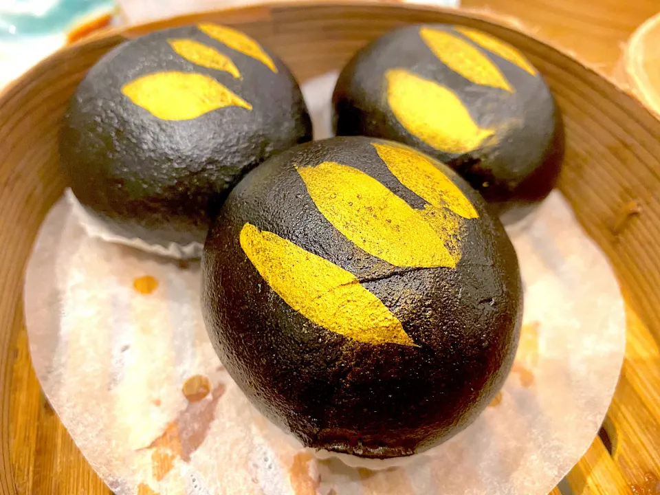 Steamed egg custard black buns|skyblueさん