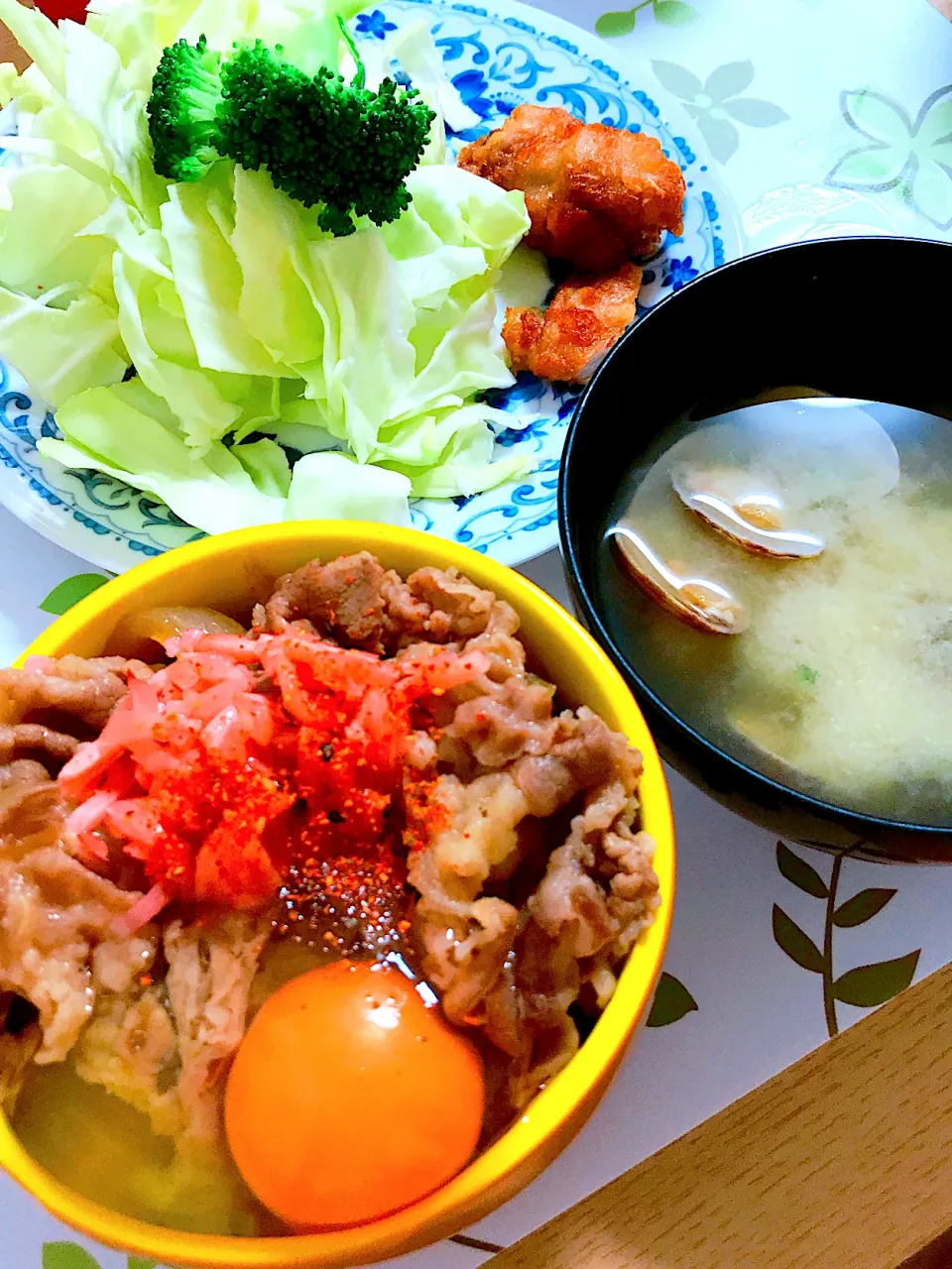 Snapdishの料理写真:牛丼　あさり汁|美羽さん