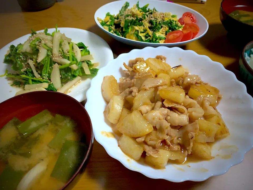 今日の男女飯絆は、
豚バラ大根と頂き物のほうれん草と卵の中華炒めと頂き物のカブのめんつゆ炒めとかぶの味噌汁(^-^)/|ひーちゃんさん