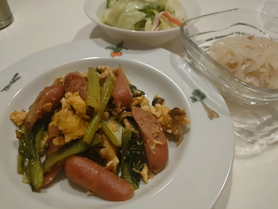 🍴ウインナーと小松菜のマヨぽん卵炒め
🍴ツナと大根のサラダ
🍴カニカマとレタスのサラダ|ゆう˙˚ʚ♡ɞ ˚˙さん