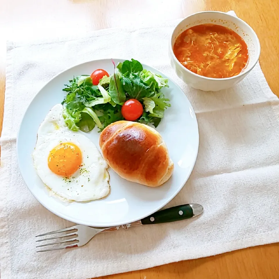 クリームチーズロールで朝ごはん|えるえるさん