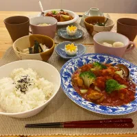 Snapdishの料理写真:鳥もも肉のトマトソース煮込み|sonochinさん