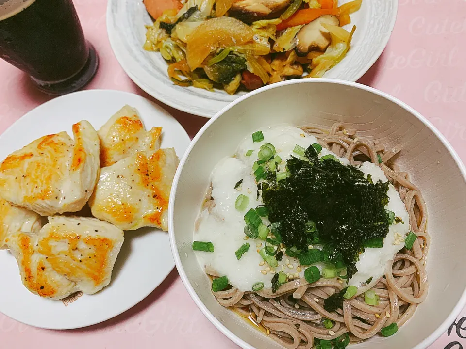 ざるそばand炒め物and鶏胸肉ソテー🐓|くろねこっく🐈‍⬛さん