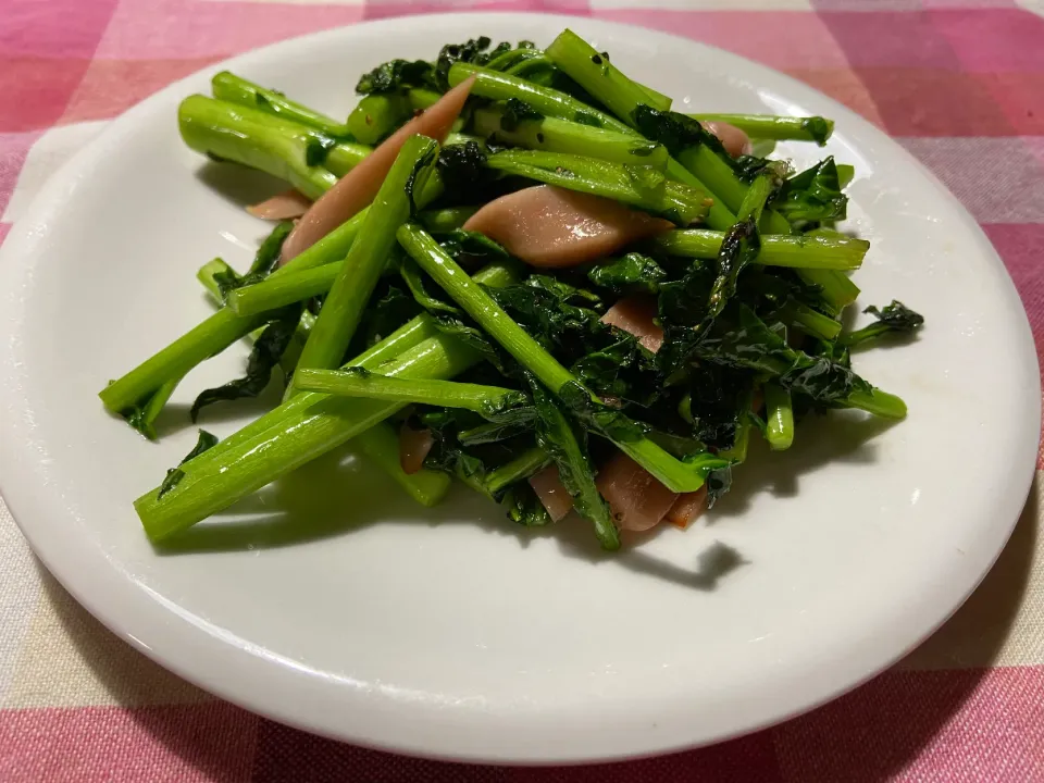 のらぼう菜と魚肉ソーセージの炒め物|ハルのただ飯さん