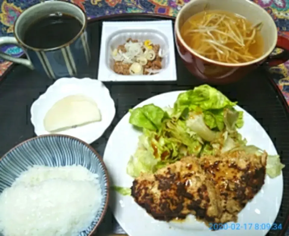 よねばーばの朝ごはん
鶏肉ミンチのハンバーグ
もやしの味噌汁
べったら漬
納豆
ご飯、コーヒー|yoneばーばさん