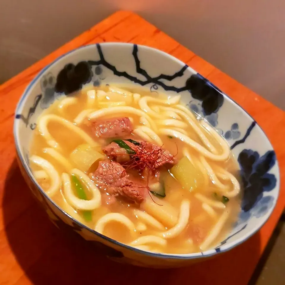 Snapdishの料理写真:ブロック牛バラ入り玉葱スープうどん|mi_neneco♪さん