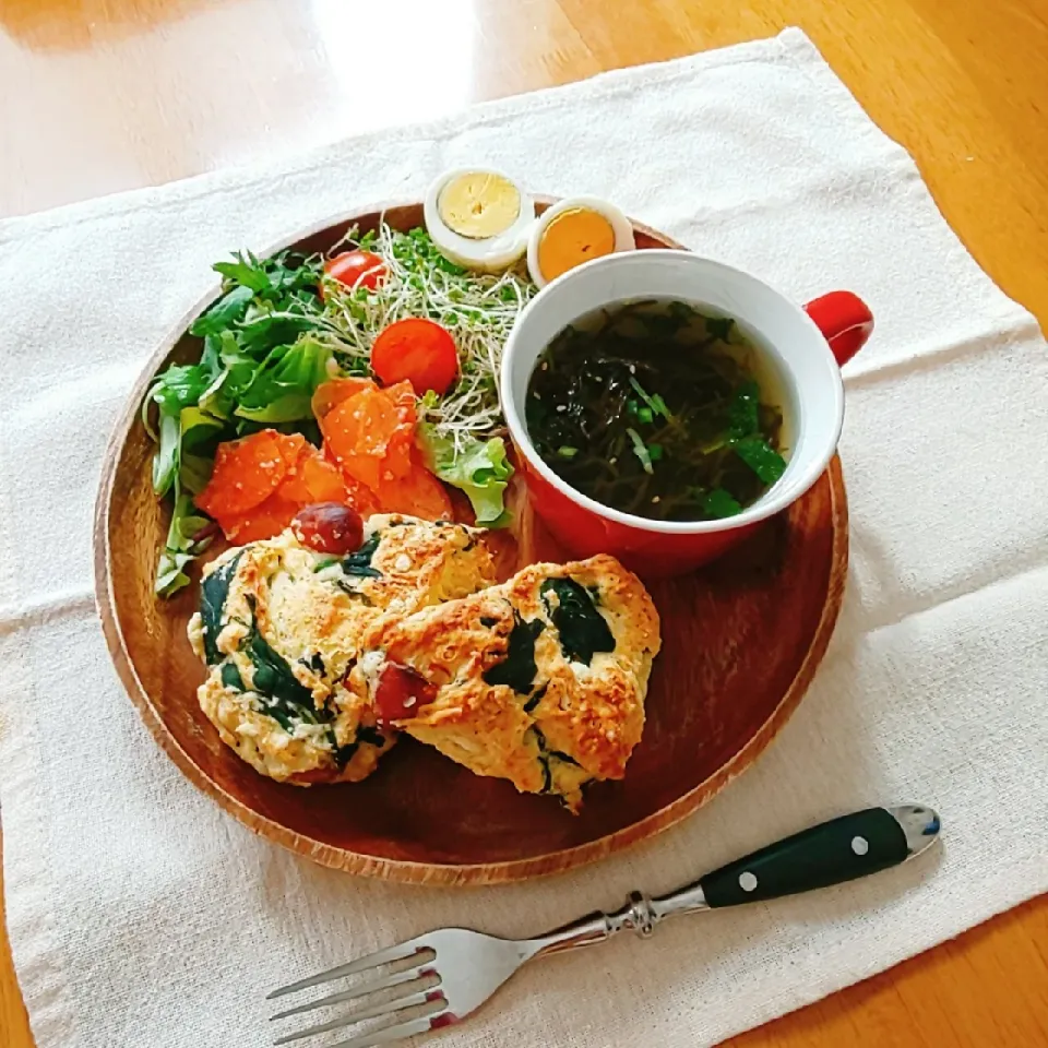 ほうれん草のスコーンで朝ごはん|えるえるさん