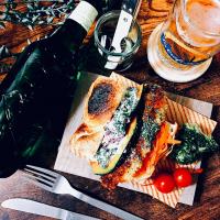 ささみカツのサンドイッチでパン飲み