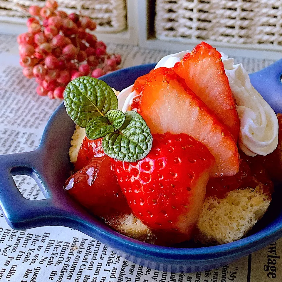 🍓ミニいちごパフェ🍓|ユッキーさん