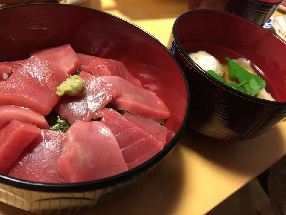 マグロ丼❗️|じゃっきーさん