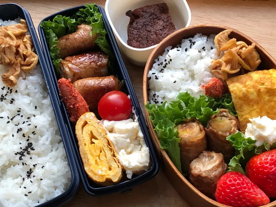 Snapdishの料理写真:白葱の豚巻き 弁当。バナナケーキ付き|弁当 備忘録さん