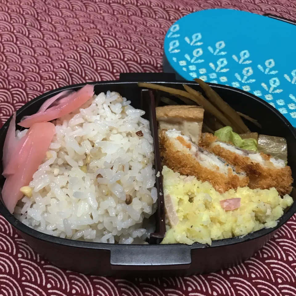 Snapdishの料理写真:アジフライ弁当|aru_sakazakさん