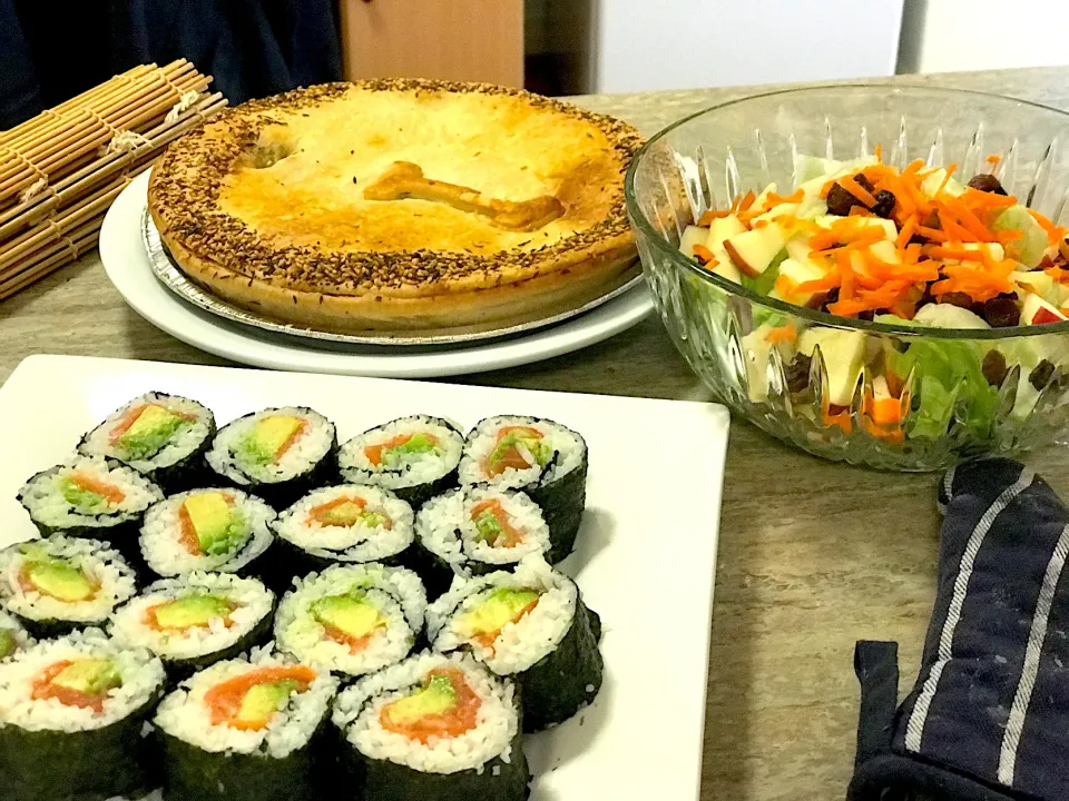 Snapdishの料理写真:Chicken mushroom &leek pie #smoked salmon and avocado sushi roll with fresh veggies salad|Babyluv Cabrera Ocampoさん