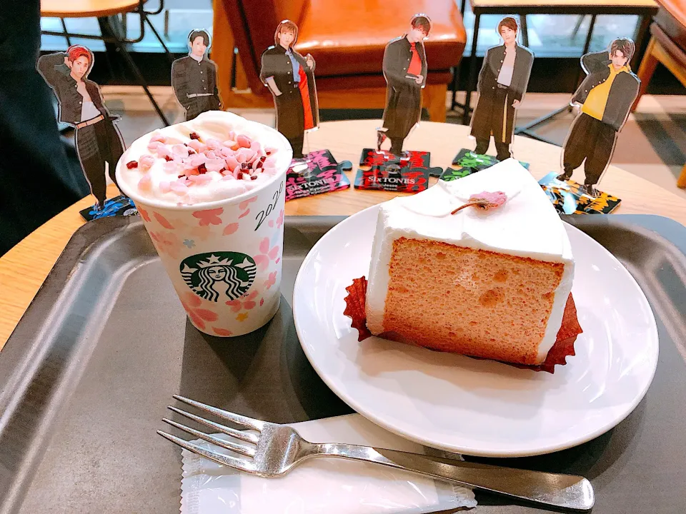 Snapdishの料理写真:さくらミルクラテ&さくらシフォンケーキ💎|なぎさん