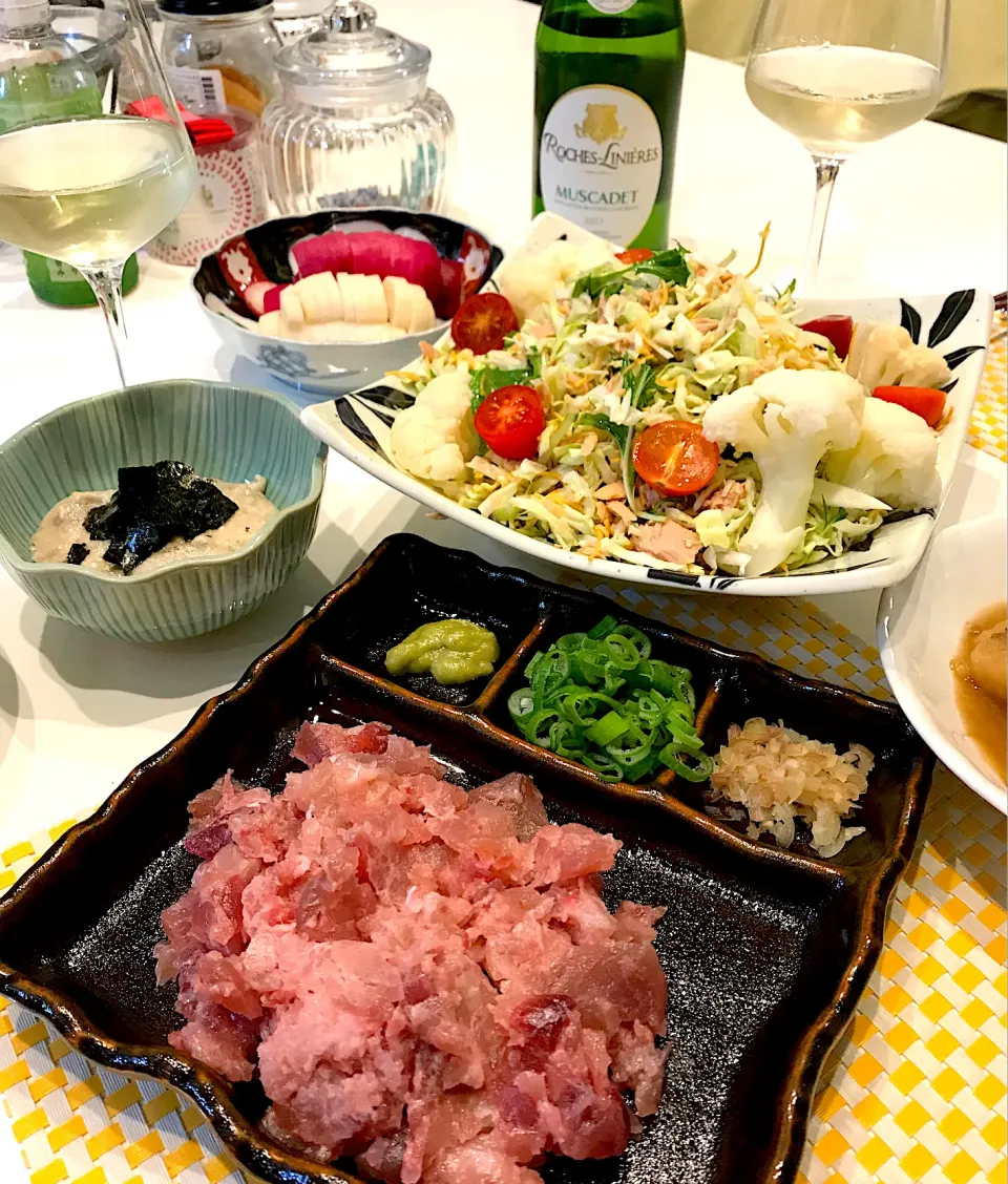 ネギトロ・自然薯・キャベツの山盛りサラダ🥗➰🥂|ナムナムさん