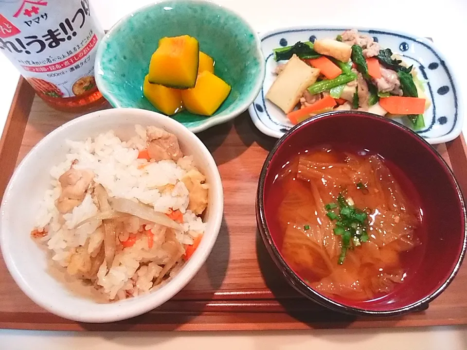 Snapdishの料理写真:🍚炊き込みご飯
🌿小松菜と厚揚げの炒め物
🌿かぼちゃの煮物
🌿みそ汁|tomoさん