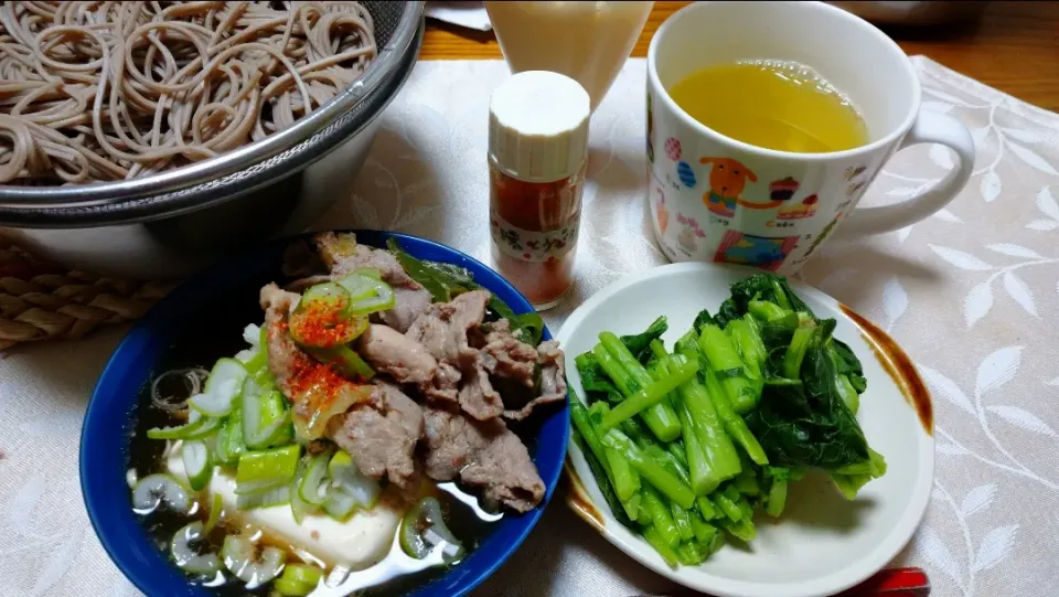 今夜の夕食は
初物の菜っ葉とざる蕎麦でヘルシーに|卯月さん