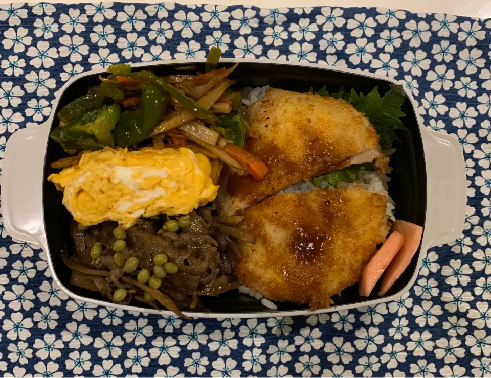 Snapdishの料理写真:旦那さん弁当　ハムカツ|momomamaさん