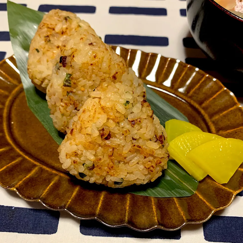 Snapdishの料理写真:甘酒入り 味噌焼きおにぎり|ayaさん