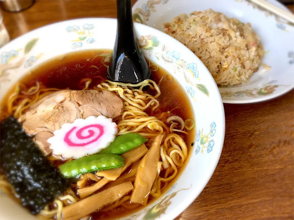 ラーメン・チャーハンセット。飛び込みで入店しました。昔ながらの町中華屋さん(深谷市小前田2454-36 昇龍)|リフルシャッフルさん