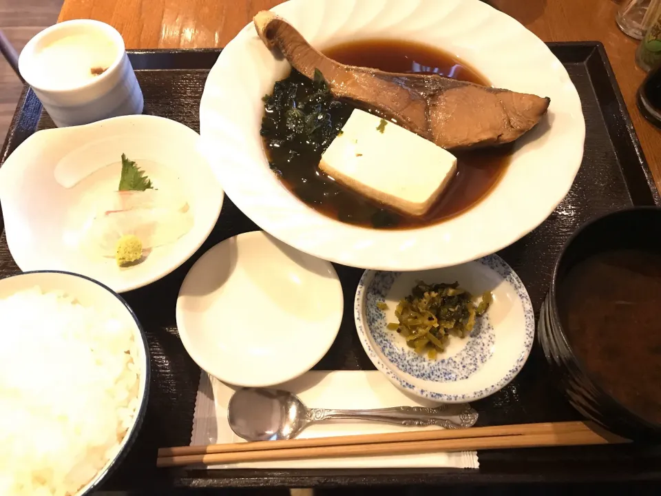 煮魚(ブリ)定食@とと勘(月島)|塩豚骨さん