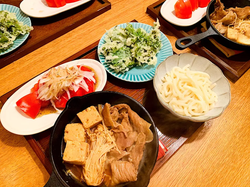 我が家の晩ご飯🍚肉豆腐、トマト🍅、菜の花天ぷら、うどん|いちごさん