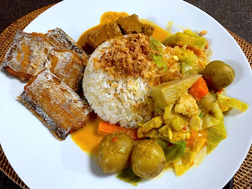 Snapdishの料理写真:Rendang jengkol, rendang daging & gule sayuran|yeni kartikasariさん