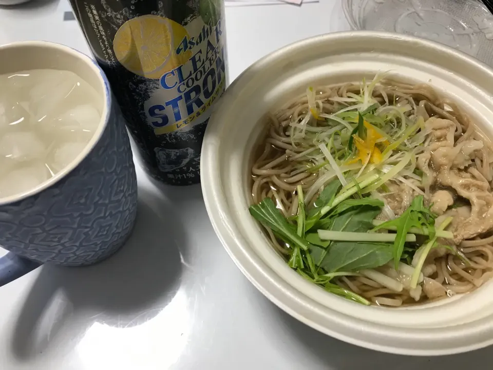 Snapdishの料理写真:セブンの豚しゃぶ蕎麦　お酒と共に|あやさん