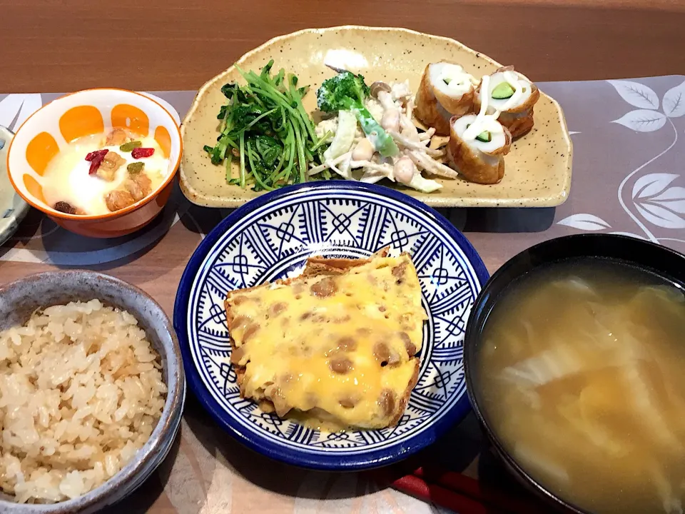 朝ごはん
竹輪きゅうり、豆苗炒め、ごぼうとシメジとブロッコリーの明太サラダ、白米、納豆オムレツ、白菜と揚げの味噌汁、ドライフルーツ添えヨーグルト|かよちゃんさん