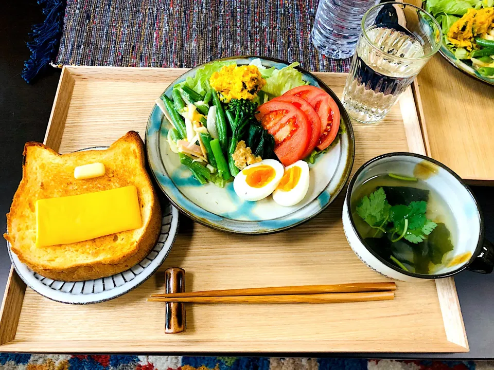 Snapdishの料理写真:ねこねこ食パンといろいろサラダ|moricreampannaさん