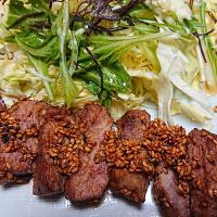 トンカツの衣はゴマで・・でも 剥がれた‼️