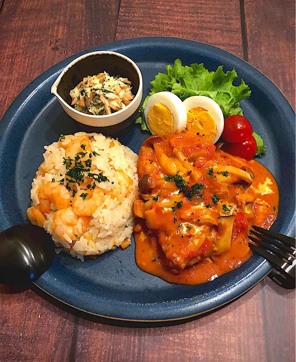 鶏肉とキノコのトマトクリーム煮とエビピラフプレート♪( ´θ｀)ノコールスローサラダつき💓|AXさん