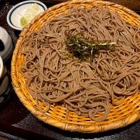 キッチリと冷水で締められたざる蕎麦