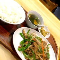 Snapdishの料理写真:豚肉とピーマンの炒め定食|正暁さん