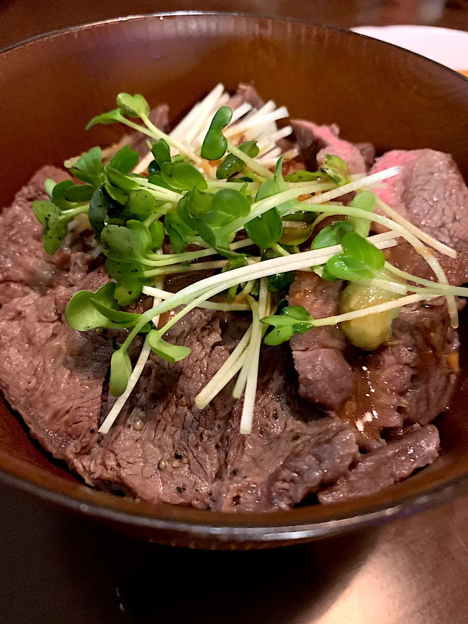 ミスジ牛肉丼🍖|みっこちゃんさん