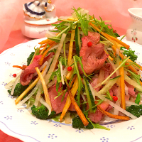 ぽっちさんの料理 大根とごぼうのカリカリ サラダ🥗にローストビーフをプラスしてデパ地下風