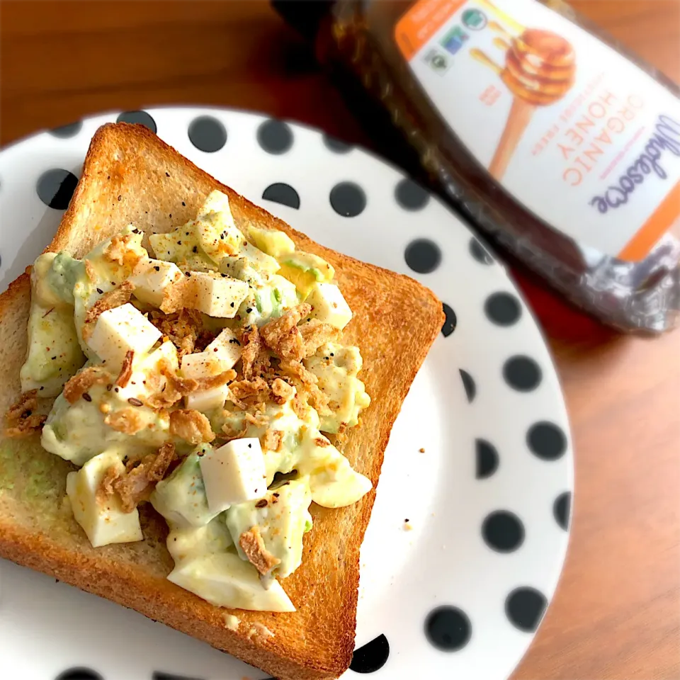 アボカド とゆで卵のオープンサンド🥑😋🍳|ららさん