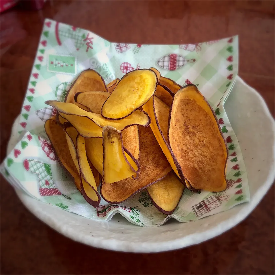 Snapdishの料理写真:佐野未起さんの料理 野菜チップ　ポテトチップス　同じ要領でサツマイモチップス😋|佐野未起さん