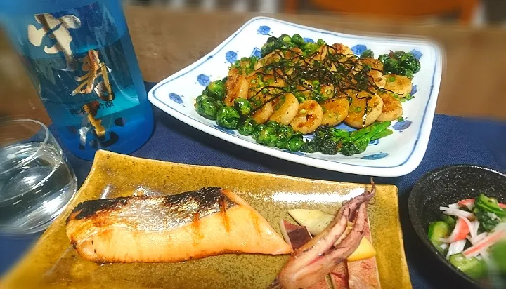 Snapdishの料理写真:長芋のバター醤油焼き
    (家庭菜園の芽キャベツ添え)

 鮭ハラス🐟
 カニかま🦀とキュウリの酢の物|びせんさん