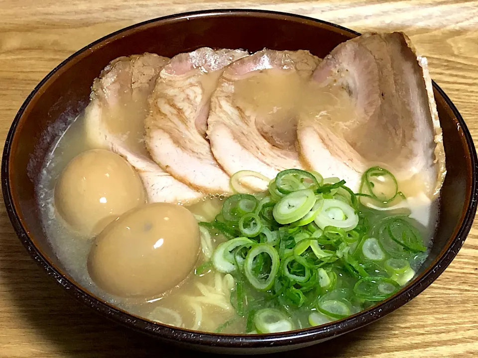 ☆お鍋にポンとんこつ醤油鍋つゆで簡単ラーメン|まぁたんさん